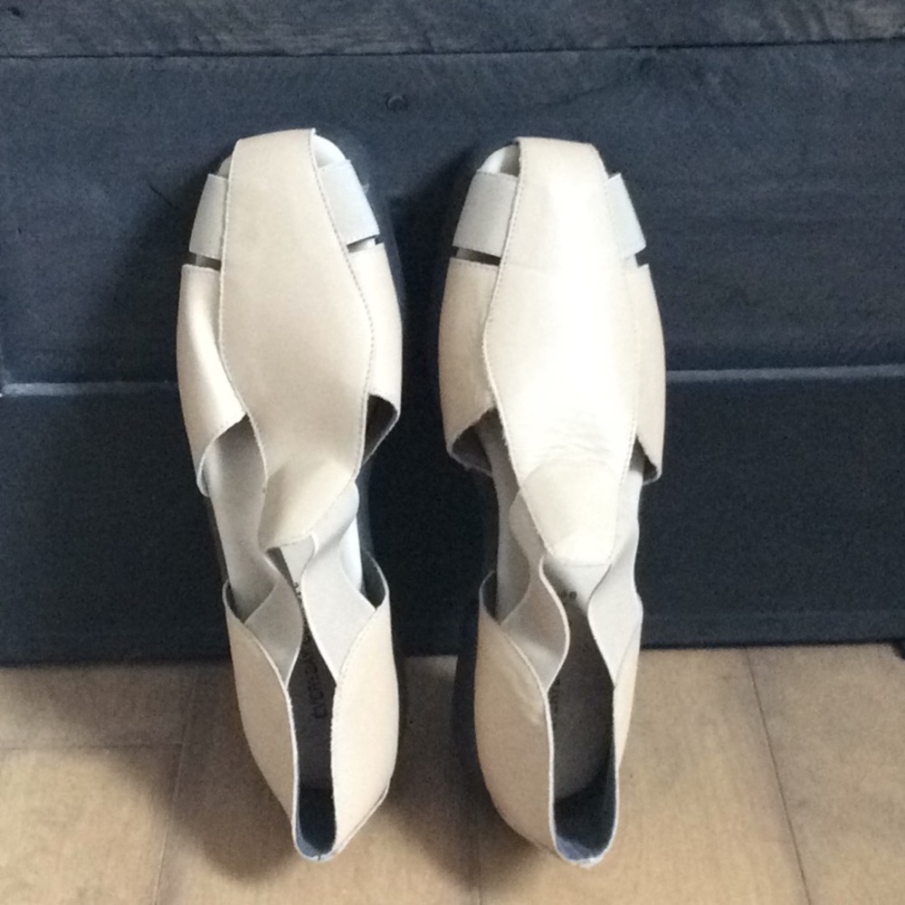 Everyday comfort cream shoes
